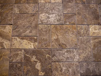 Травертин коричневый - брашированный - брусчатка