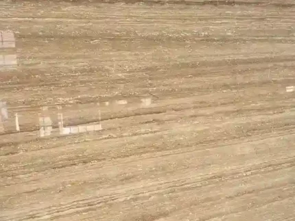 Бежевый травертин – резка по жилкам – полированная обработка – плита