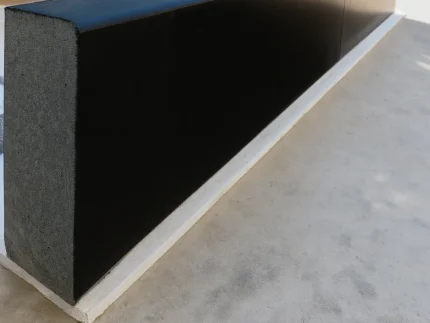 02-Black Granite Kerbstone